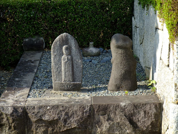 円成院の根勢大権現